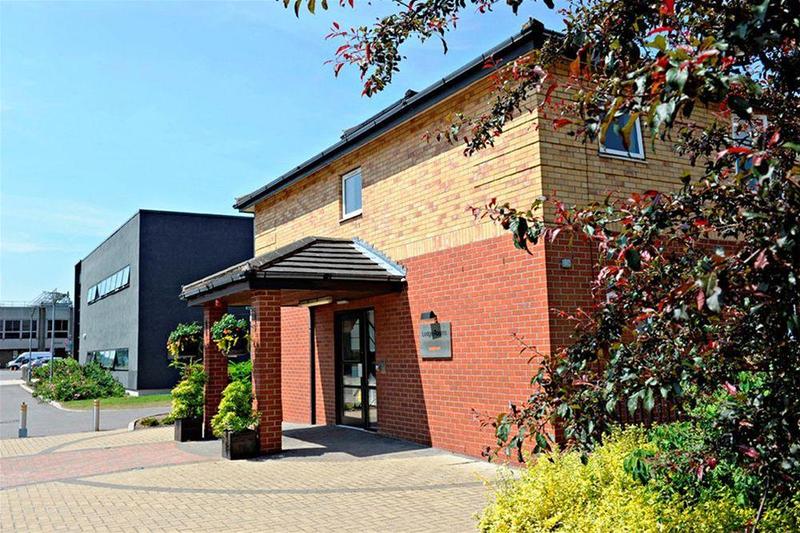 Burleigh Court Hotel And Leisure