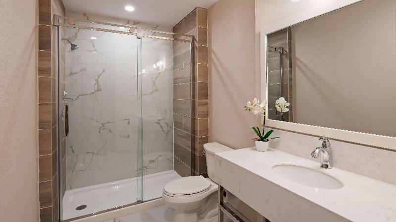 هتل Best Western Plus Montreal East