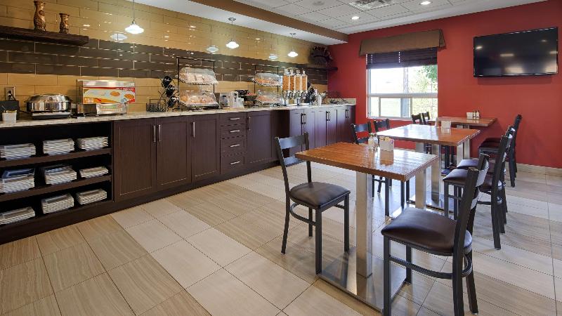 هتل Best Western Plus Red Deer Inn & Suite