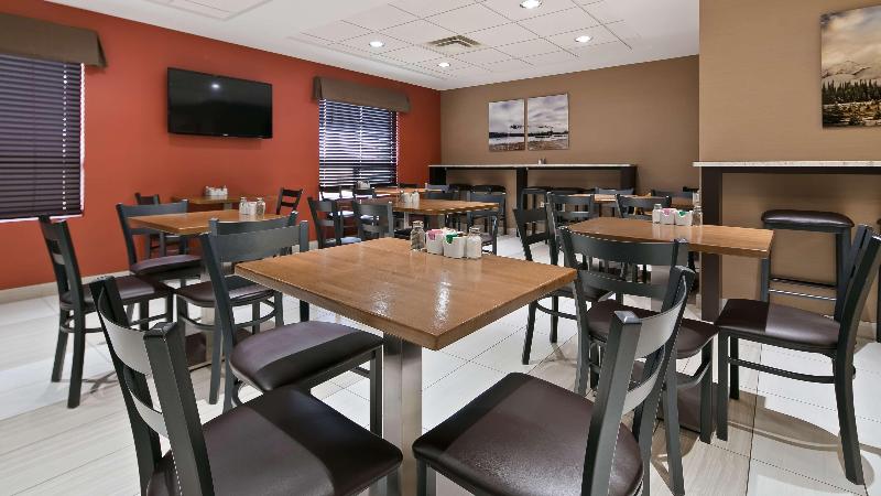 هتل Best Western Plus Red Deer Inn & Suite