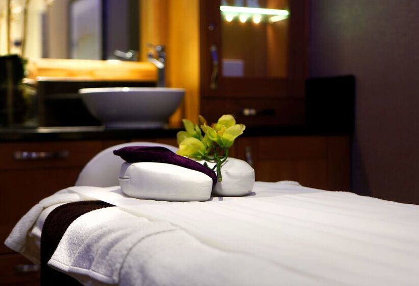 Windmill Village Hotel, Golf Club & Spa, Bw Signature Collection