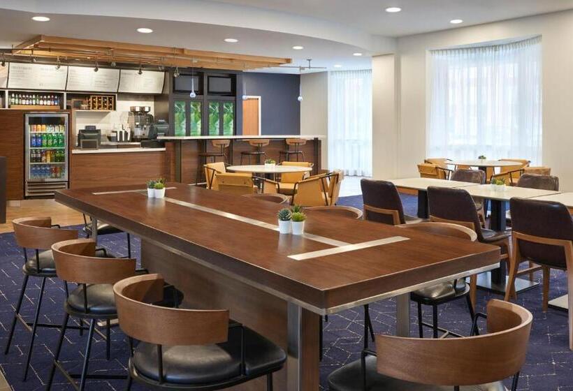 هتل Courtyard By Marriott Toronto Markham