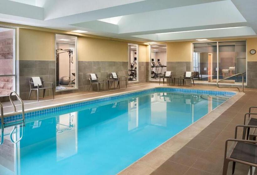 هتل Courtyard By Marriott Toronto Markham