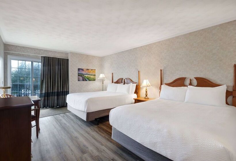 هتل Days Inn By Wyndham Edmundston