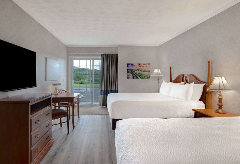 هتل Days Inn By Wyndham Edmundston
