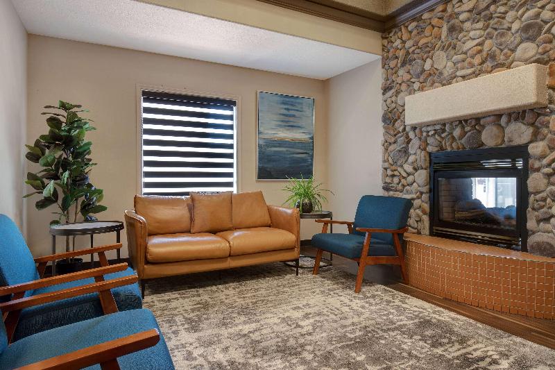 هتل Days Inn By Wyndham Medicine Hat