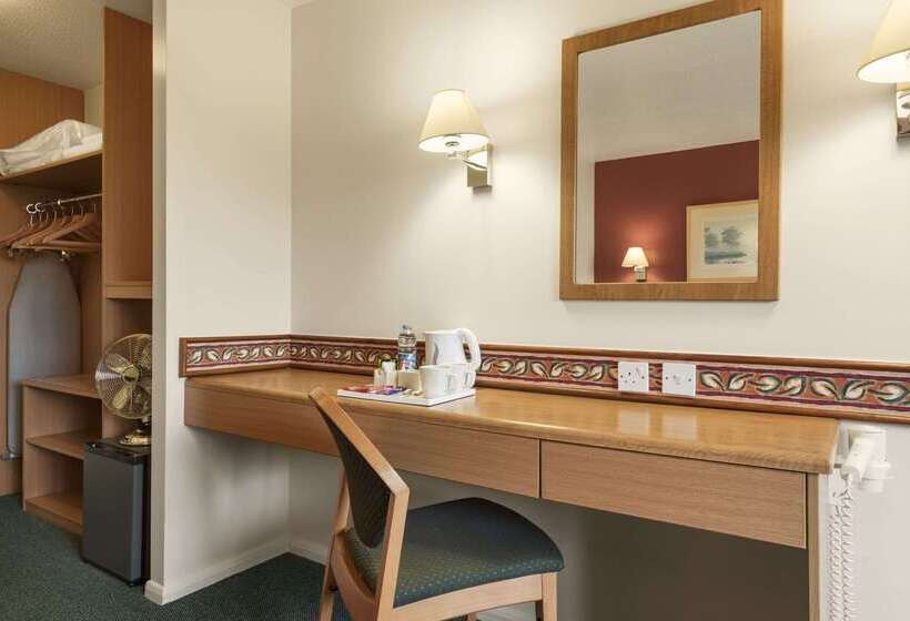 호텔 Days Inn Michaelwood M5