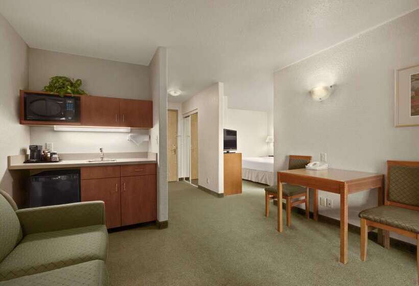בית מלון כפרי Days Inn By Wyndham Red Deer