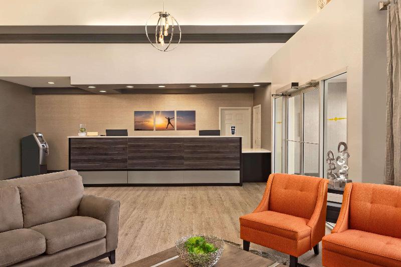 هتل Days Inn By Wyndham Saskatoon