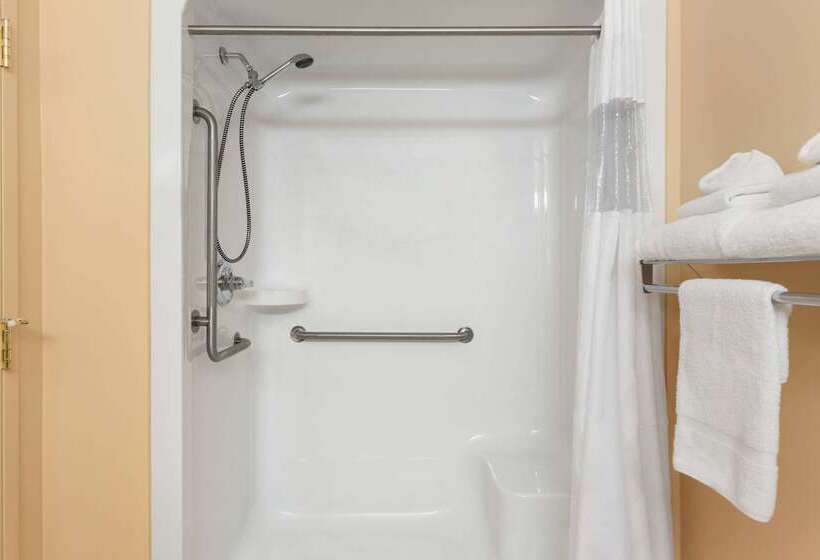 هتل Days Inn By Wyndham Oromocto Conference Centre