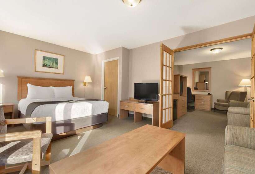 هتل Days Inn & Suites By Wyndham Thunder Bay