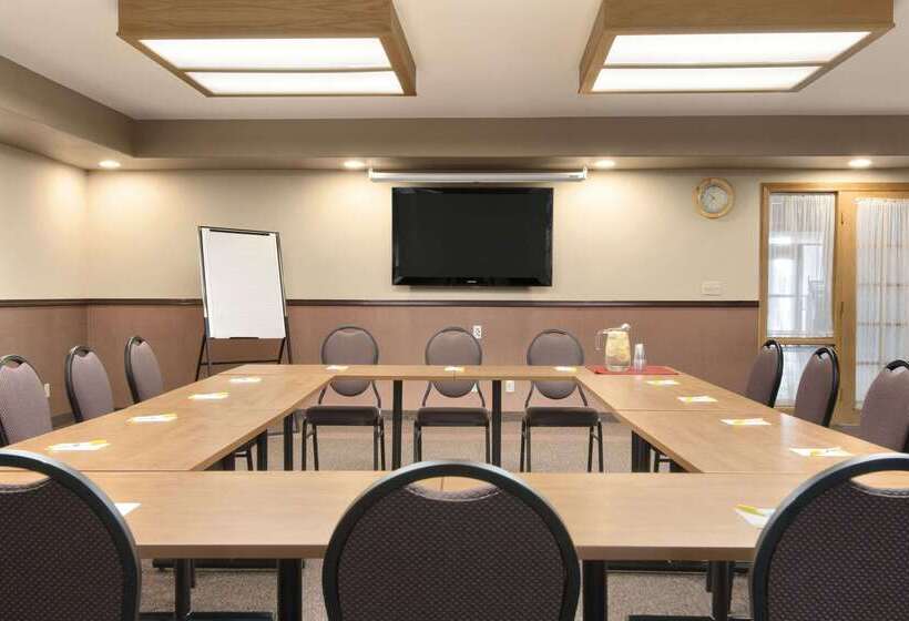 هتل Days Inn & Suites By Wyndham Thunder Bay