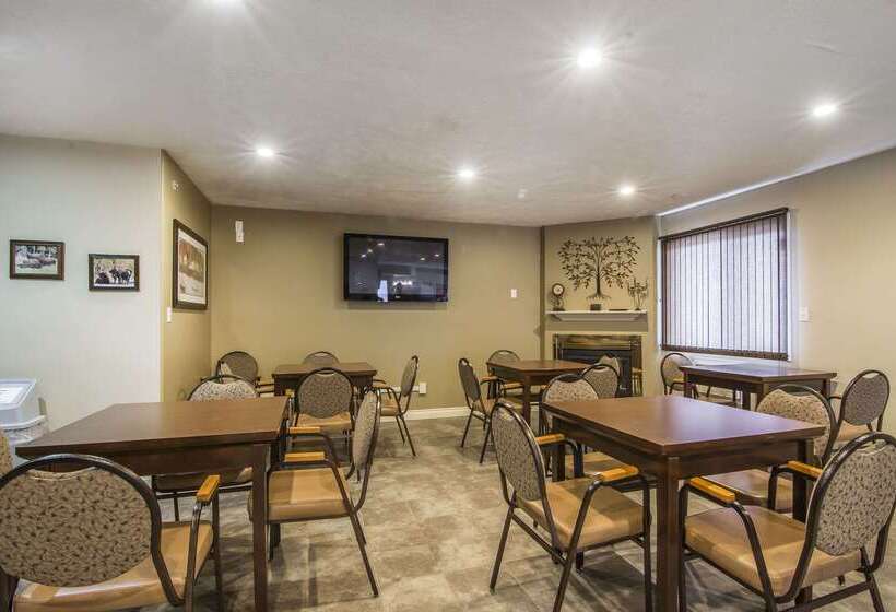בית מלון כפרי Econo Lodge Inn & Suites High Level