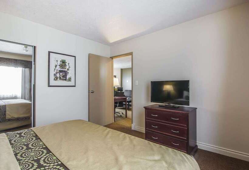 בית מלון כפרי Econo Lodge Inn & Suites High Level