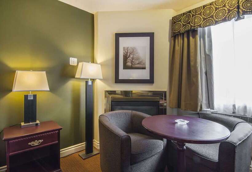 בית מלון כפרי Econo Lodge Inn & Suites High Level