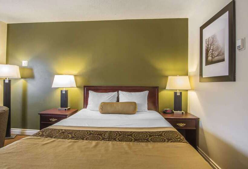 Отель Econo Lodge Inn & Suites High Level