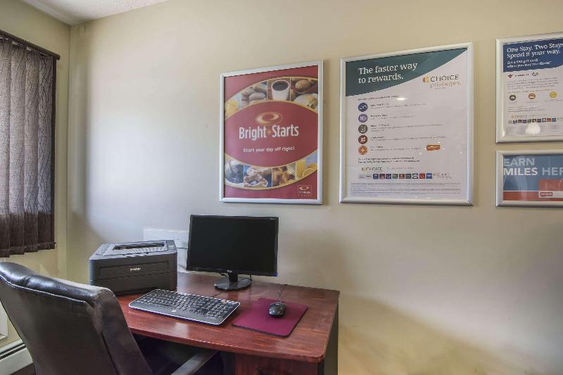 Отель Econo Lodge Inn & Suites High Level