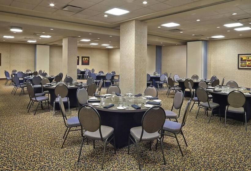 هتل Four Points By Sheraton Moncton