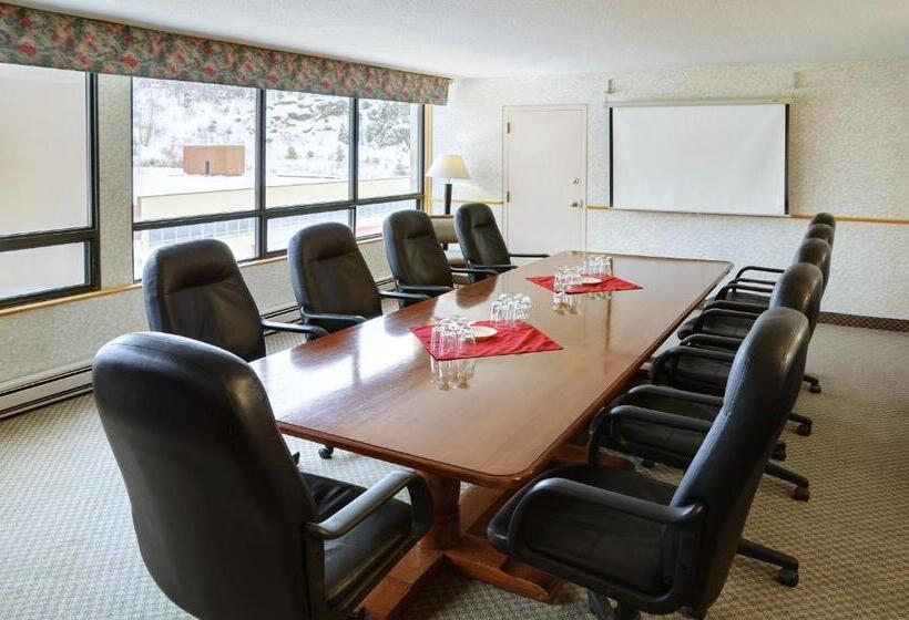 فندق Greenwood Inn & Suites