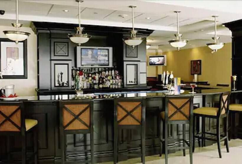 هتل Hilton Garden Inn Toronto/ajax