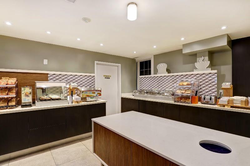 هتل Holiday Inn Express Whitby Oshawa, An Ihg