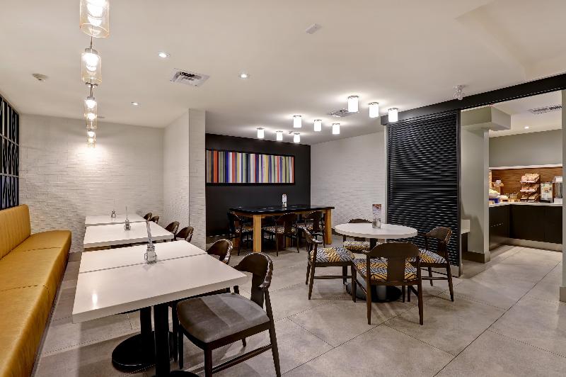 هتل Holiday Inn Express Whitby Oshawa, An Ihg