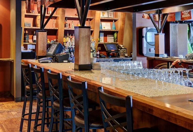 בית מלון כפרי Lakeview Inns & Suites   Fort Saskatchewan