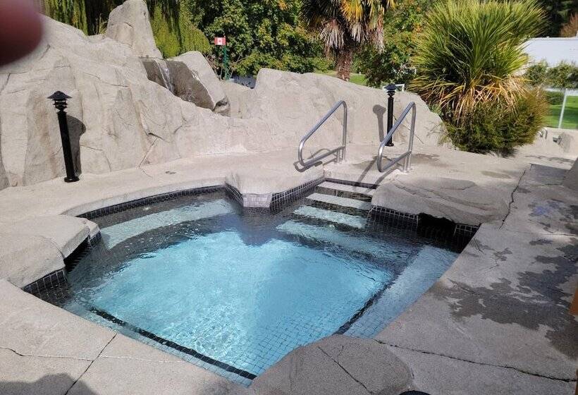 בית מלון כפרי Pacific Shores Resort & Spa