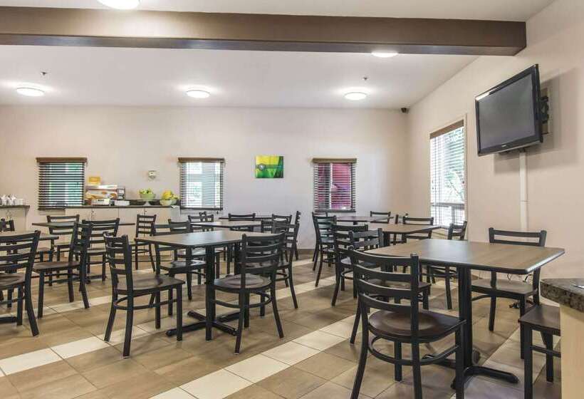 هتل Quality Inn Airport
