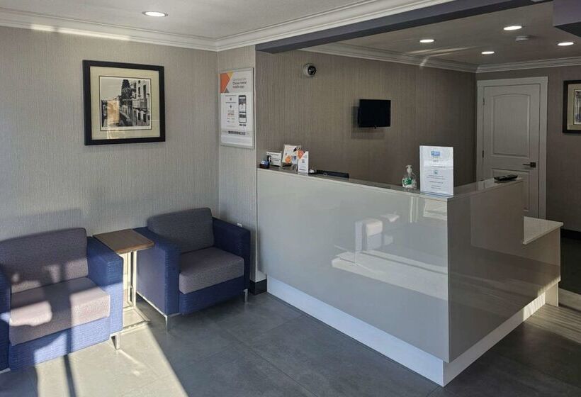 هتل Rodeway Inn & Suites