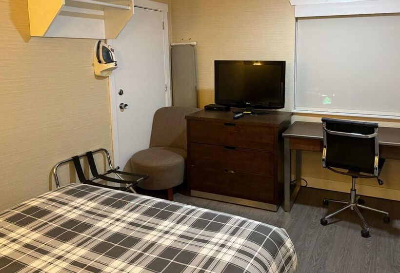 هتل Rodeway Inn & Suites