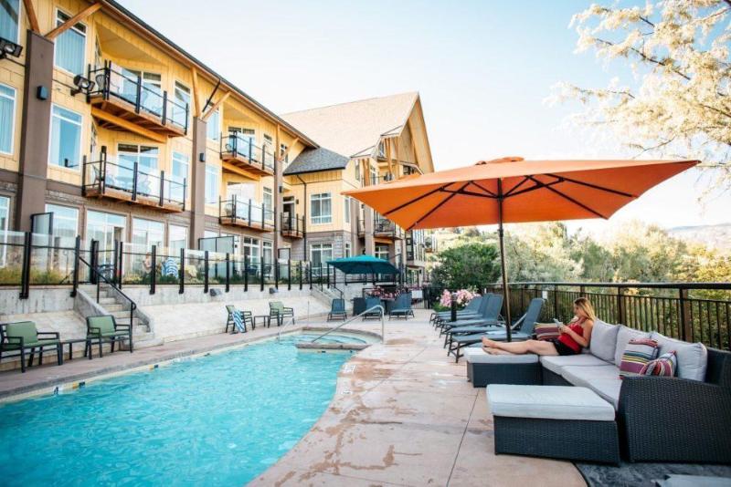 Отель Summerland Waterfront Resort & Spa