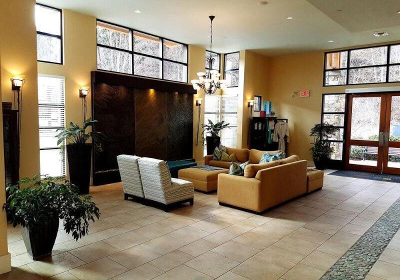 Отель Summerland Waterfront Resort & Spa