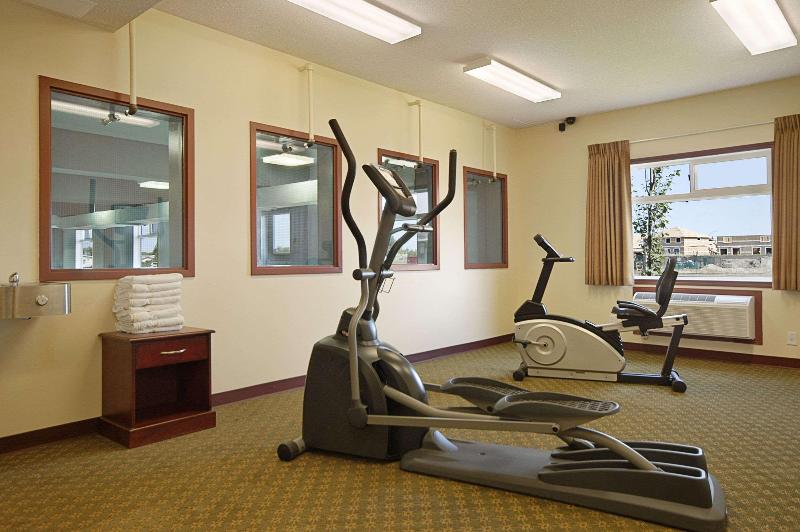 فندق Super 8 By Wyndham Fort Saskatchewan