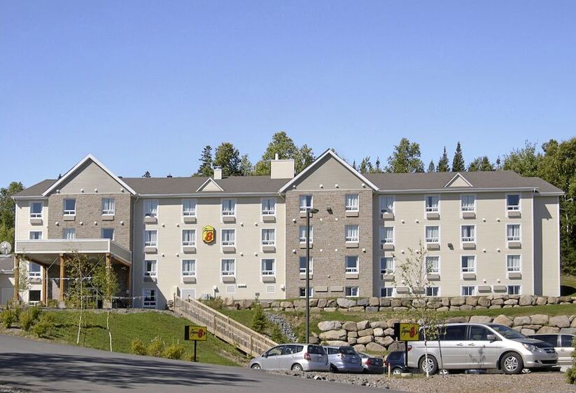 هتل Super 8 By Wyndham Sainte Agathe Des Monts