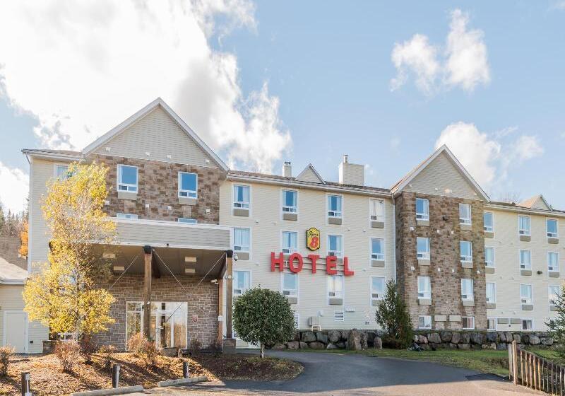 هتل Super 8 By Wyndham Sainte Agathe Des Monts