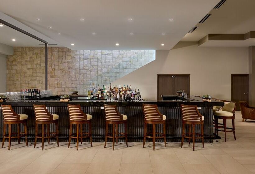 هتل Jw Marriott St. Maarten Beach Resort & Spa