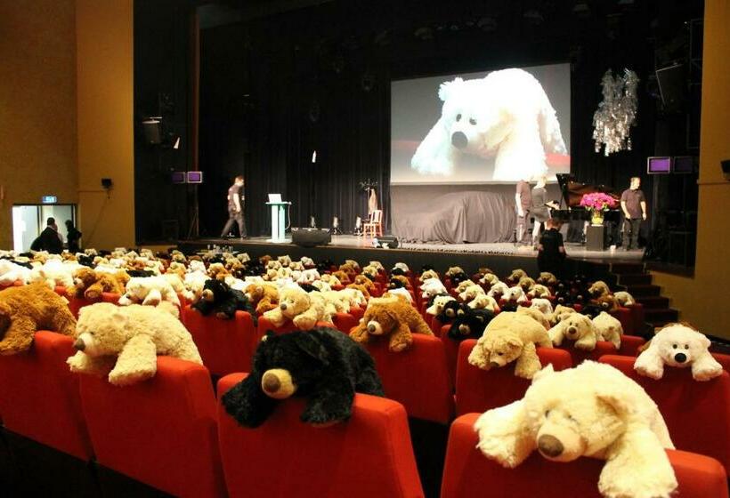 هتل Theater Figi