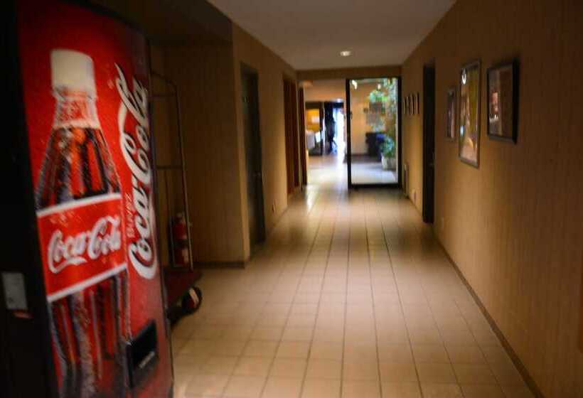 בית מלון כפרי Travelodge By Wyndham Saint Liboire