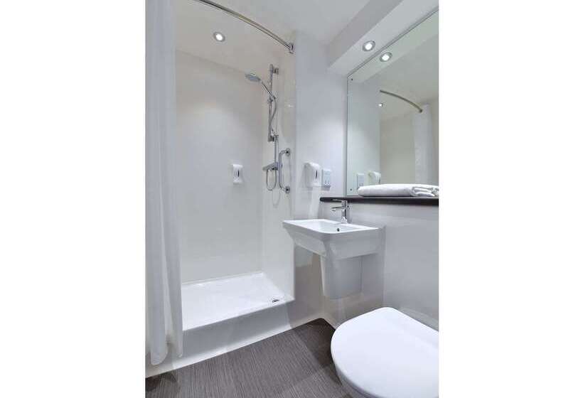 هتل Travelodge Croydon Central