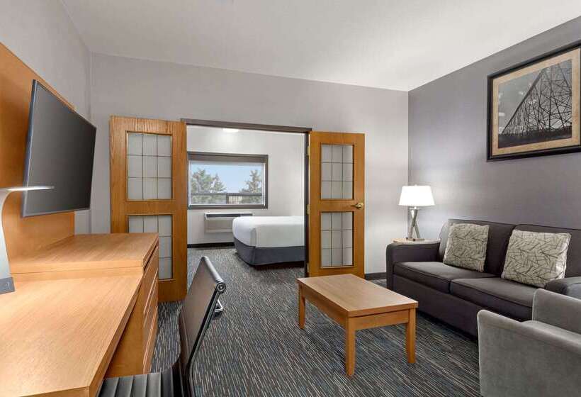 هتل Wingate By Wyndham Lethbridge