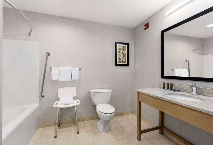 فندق Wingate By Wyndham Lethbridge