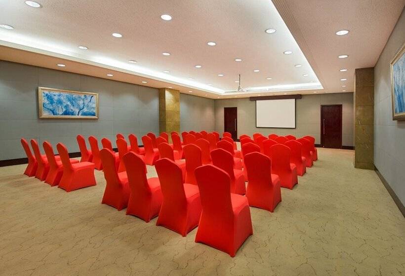 هتل Crowne Plaza Shanghai Pudong By Ihg