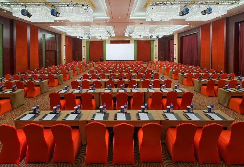 هتل Crowne Plaza Shanghai Pudong By Ihg