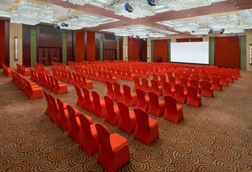 هتل Crowne Plaza Shanghai Pudong By Ihg