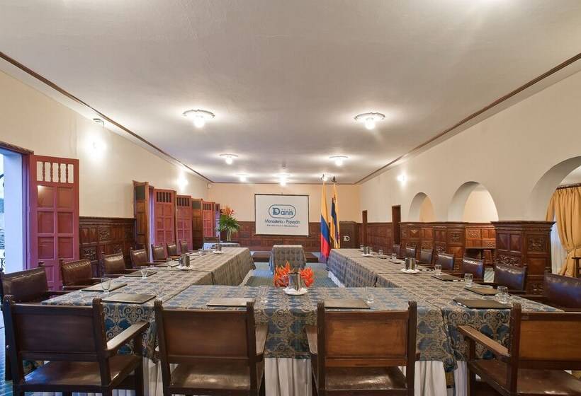 هتل Dann Monasterio