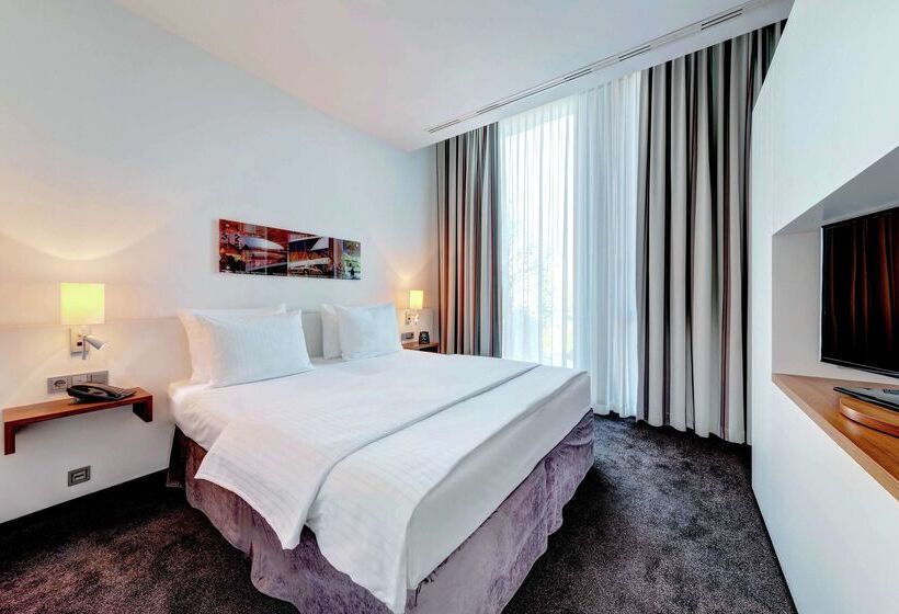 هتل Hilton Garden Inn Stuttgart Neckarpark