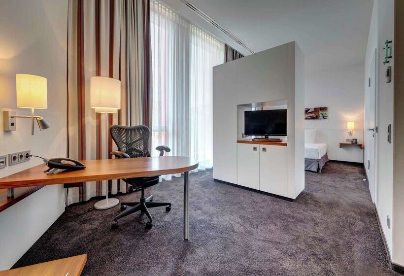 هتل Hilton Garden Inn Stuttgart Neckarpark