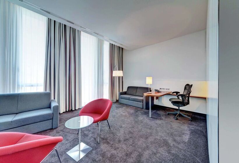 هتل Hilton Garden Inn Stuttgart Neckarpark