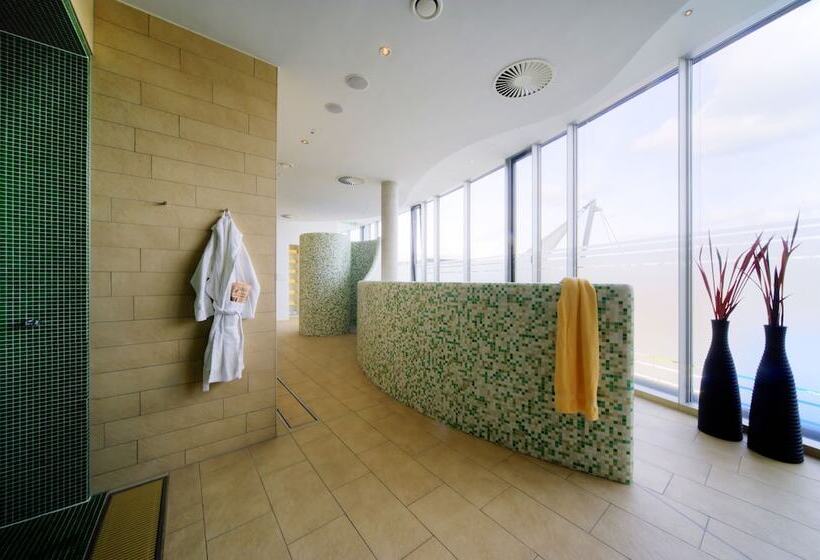 هتل Hilton Garden Inn Stuttgart Neckarpark